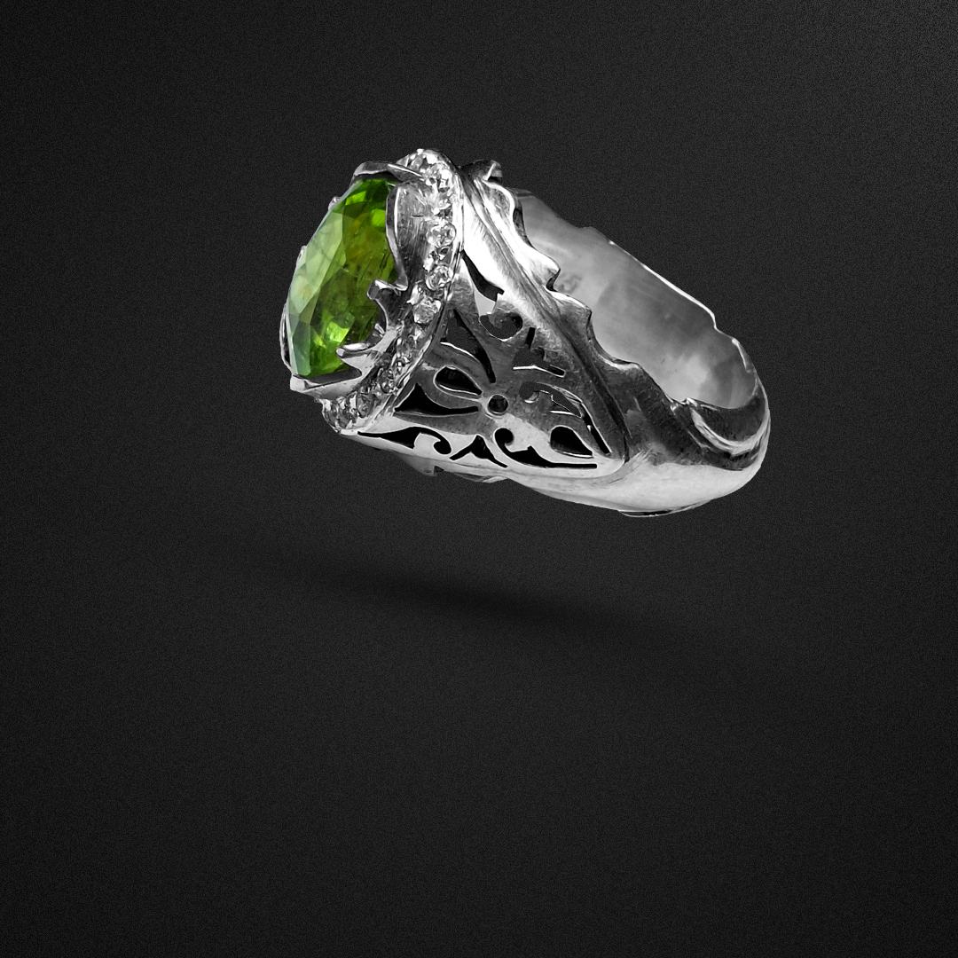 انگشتر نقره مردانه زبرجد آفریقایی شبکه‌کاری و مخراج کاری شده