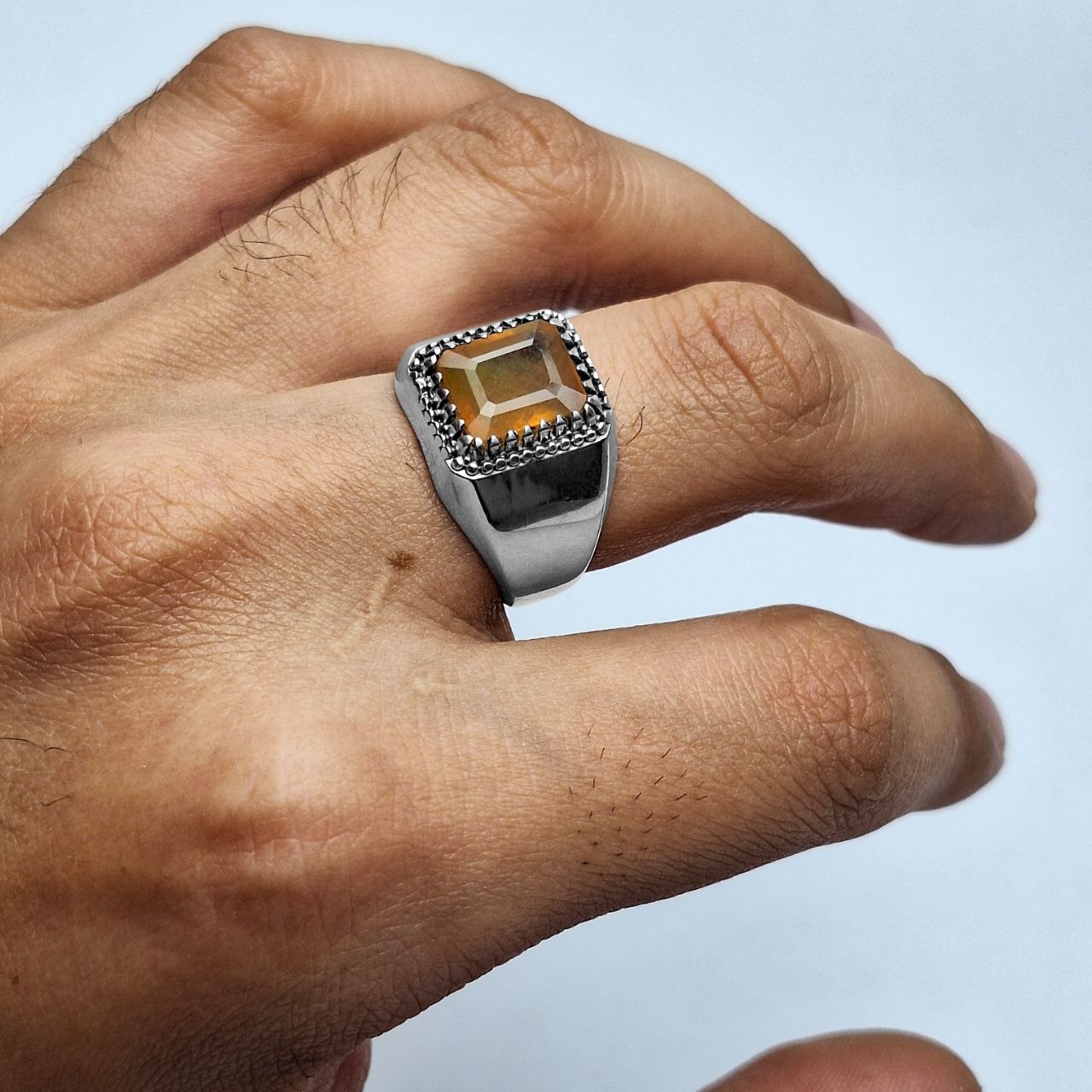 انگشتر نقره مردانه یاقوت آفریقایی مستطیل امرالدکات رکاب ساده