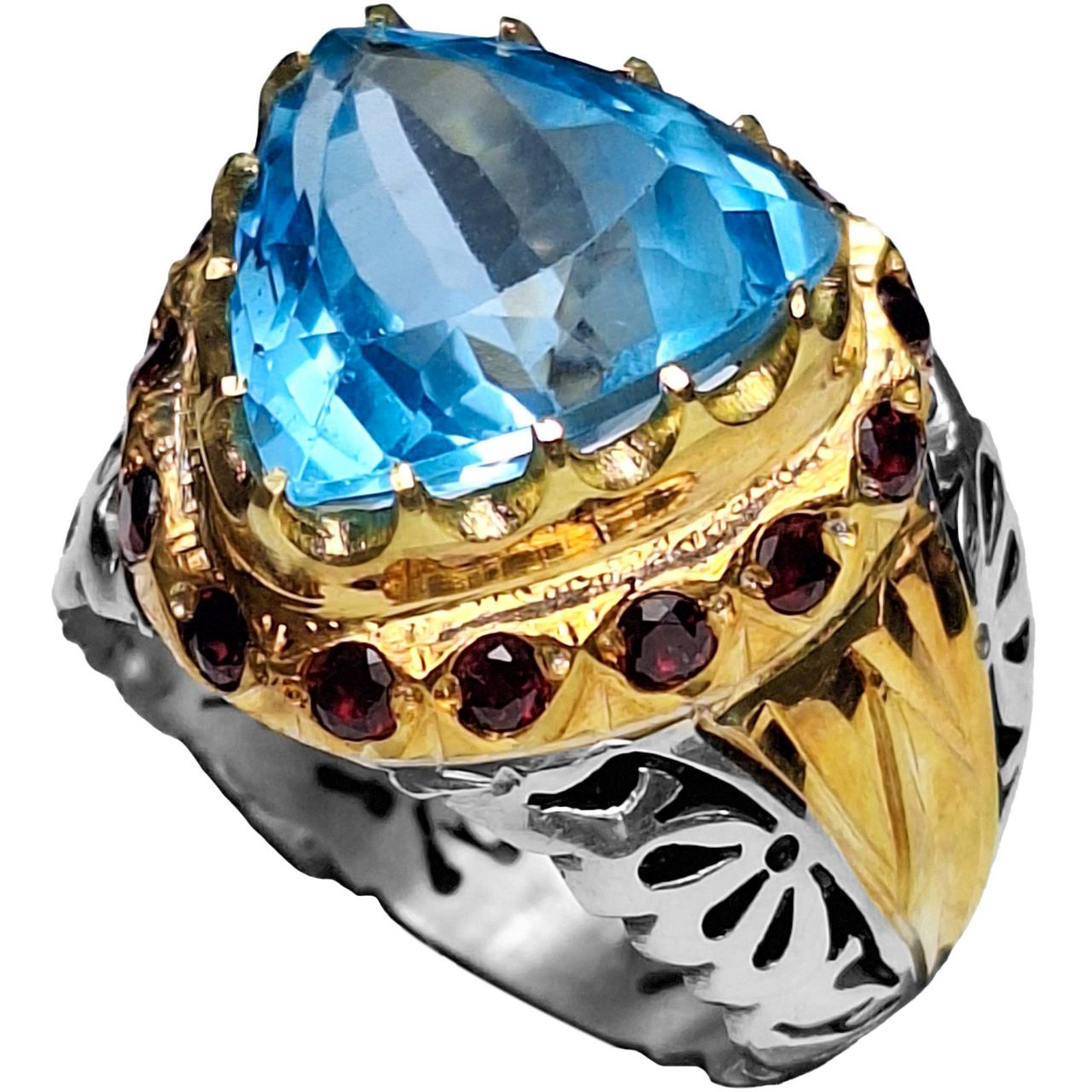 انگشتر نقره مردانه توپاز سوئیس مثلثی آبکاری طلا آینه و شبکه‌کاری مخراج‌کاری گارنت