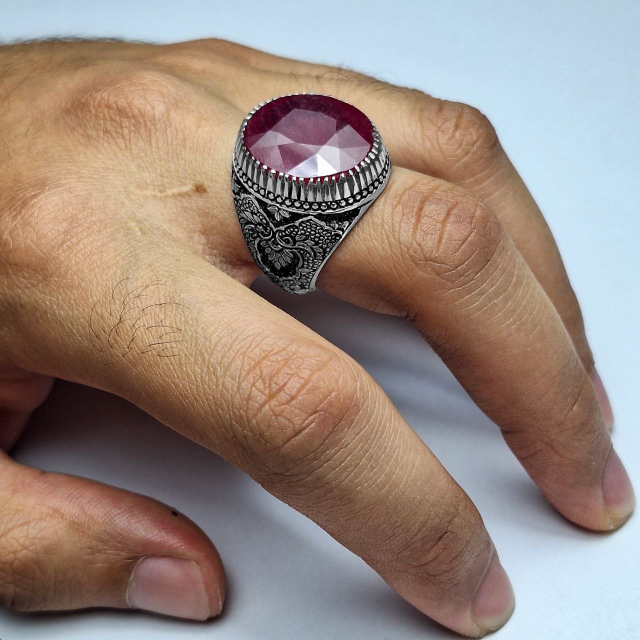 انگشتر نقره مردانه یاقوت سرخ آفریقایی رکاب قلمزنی