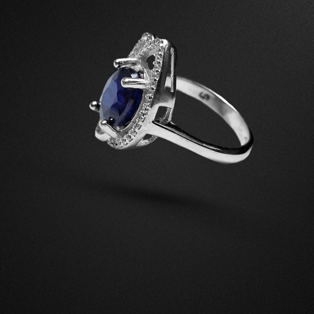 انگشتر نقره زنانه یاقوت کبود رکاب طرح سه برگ