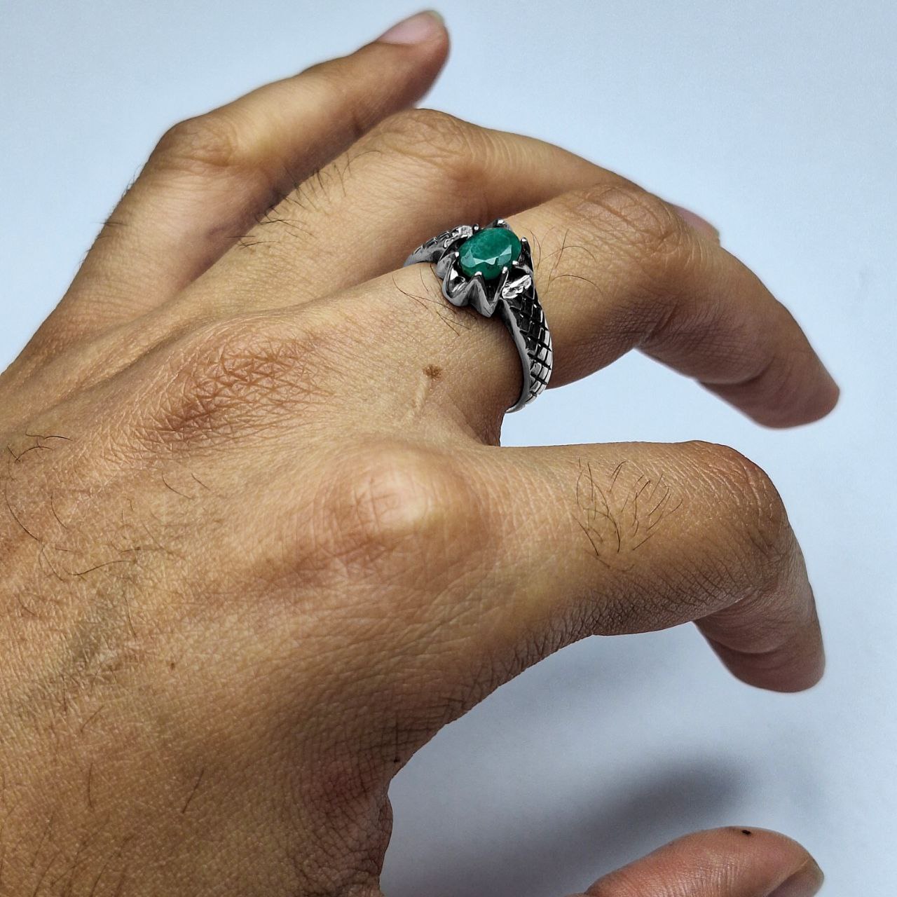 انگشتر نقره مردانه زمرد ساده و مینیمال