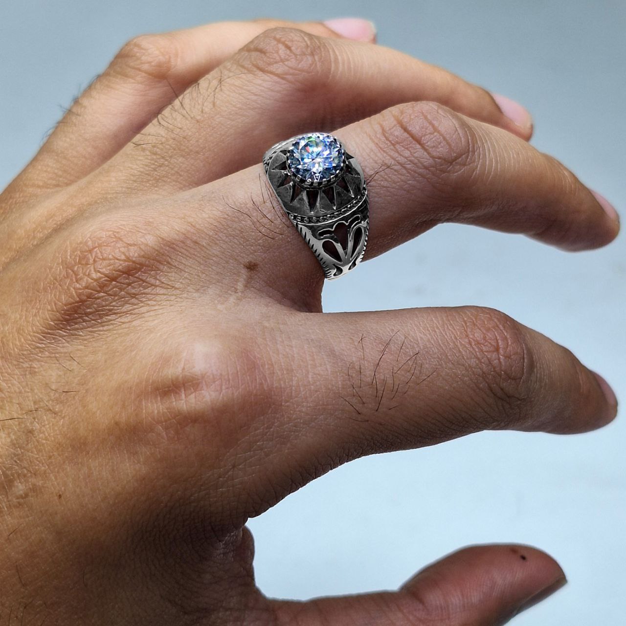 انگشتر نقره مردانه موزانایت (الماس روسی) مدل شبکه بته‌جقه و مثلث