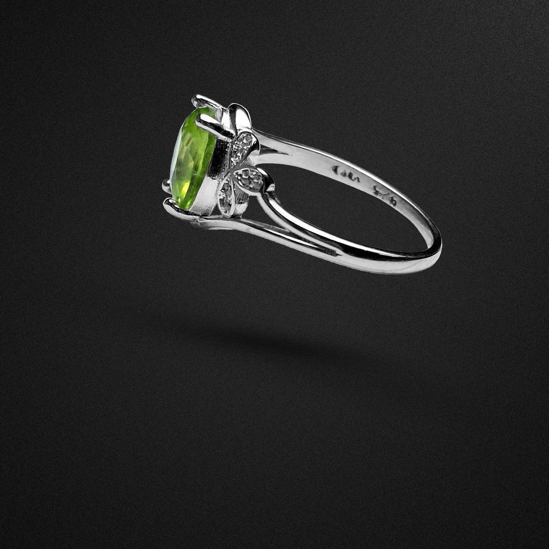 انگشتر نقره زنانه زبرجد آفریقایی طرح گل شبدر