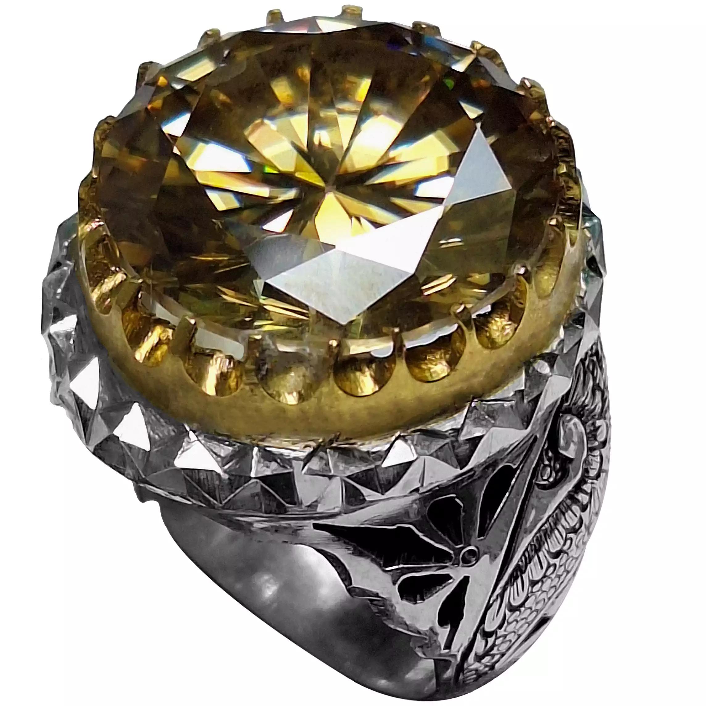 انگشتر نقره مردانه موزانایت طلایی غول شبکه‌کاری و قلمزنی